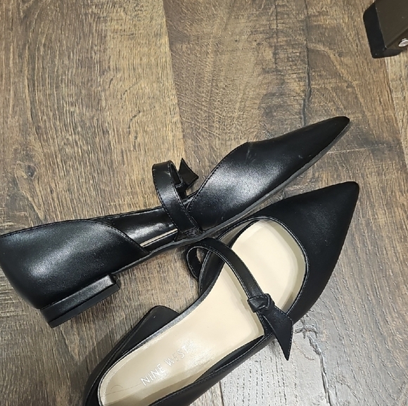 Nine West Black Pointed Flats - Picture 2 of 5